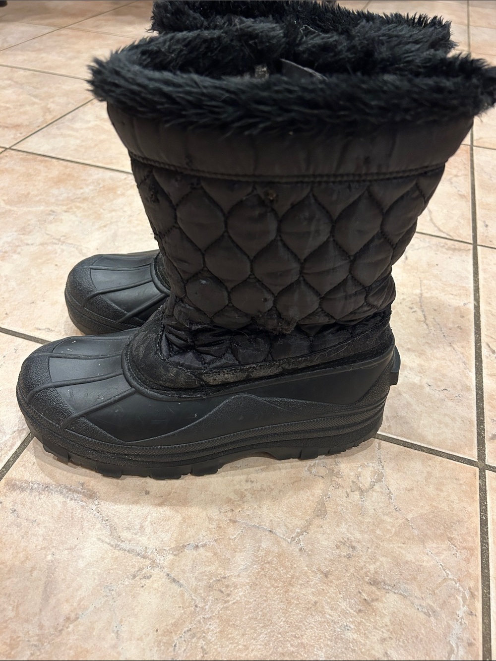 Black Women's Insulated Winter Boots image 2